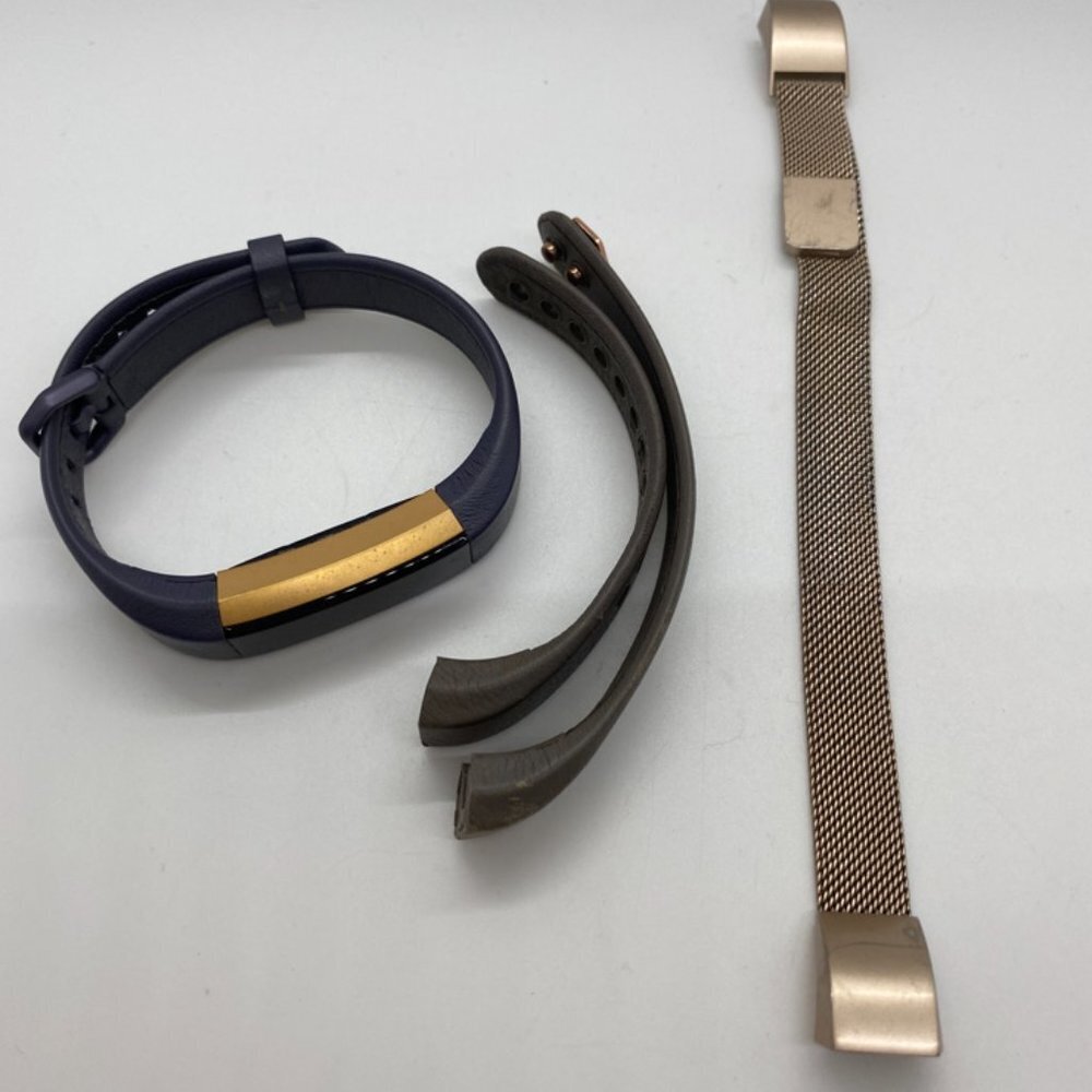 Fitbit Alta HR with three bands Rose Gold